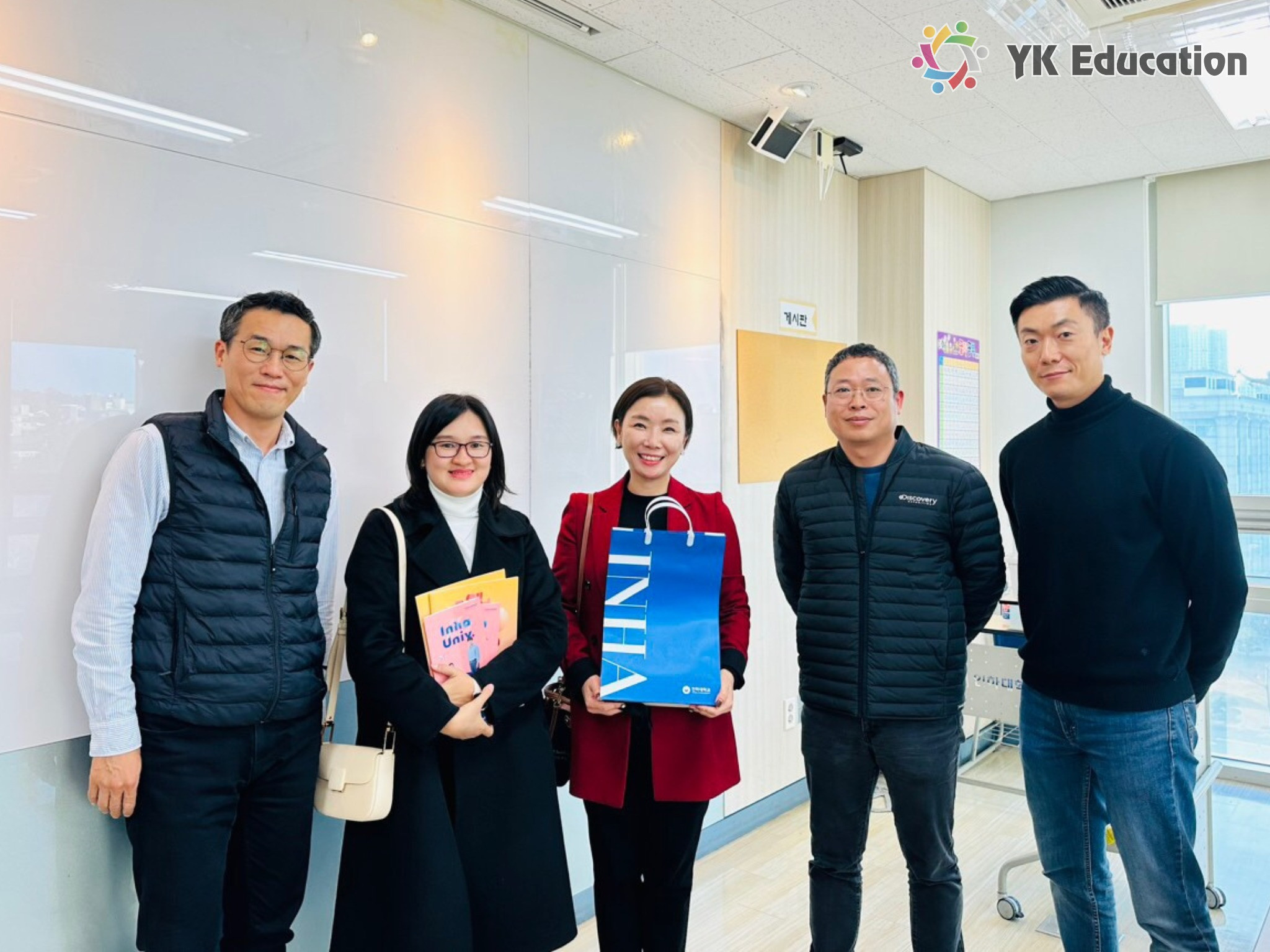 Ảnh chụp hợp tác giữa YK và Đại Học Inha
