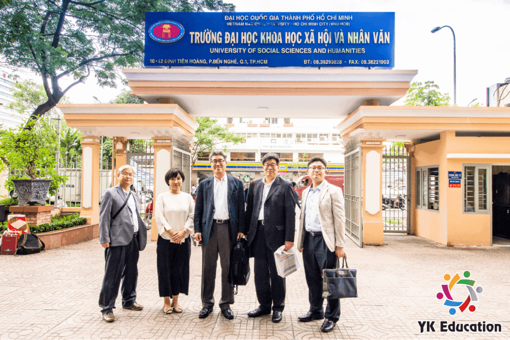 Đại diện trường KyungHee Hàn Quốc thăm ĐH Khoa học Xã hội và Nhân văn TPHCM
