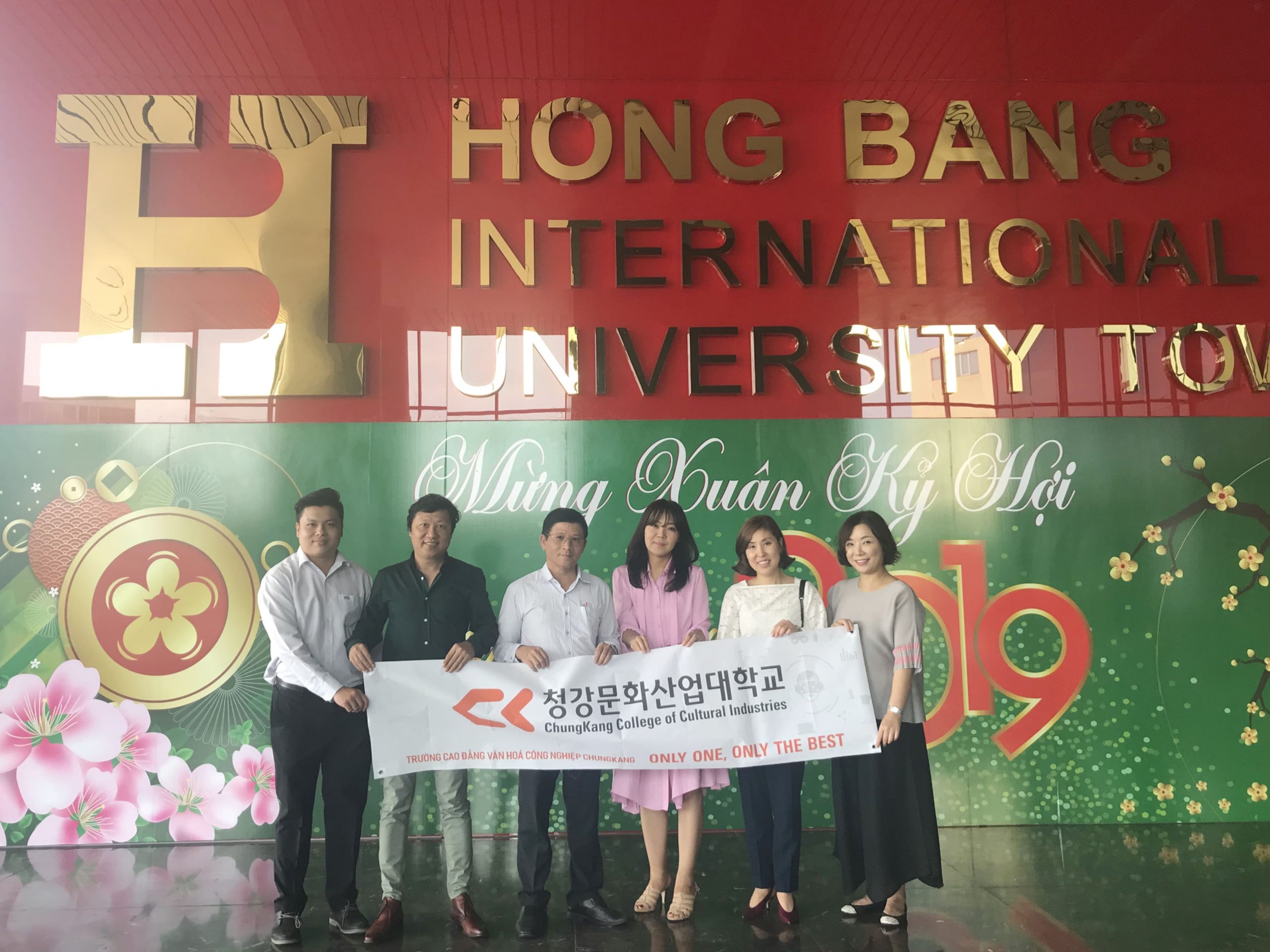 Buổi gặp mặt giữa Viện trưởng Chungkang Fashion School và trường Đại học Quốc tế Hồng Bàng